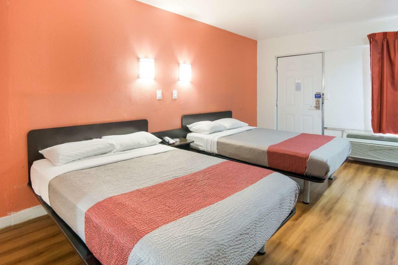 Hotel 6-fort Worth, Tx - Seminary 2*